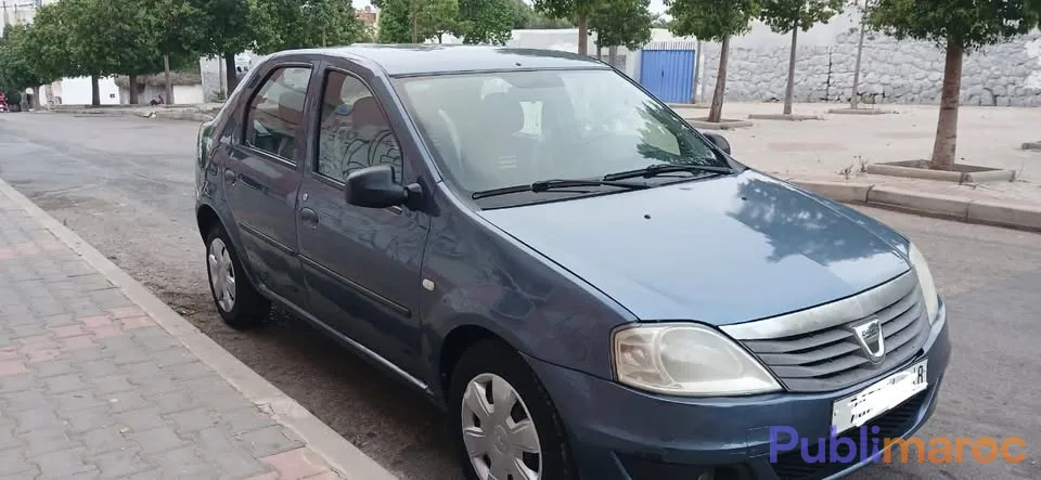 Dacia Logan modèle 2012 photo 1