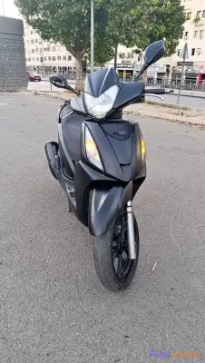 Kymco People 125cc Injection ABS – Excellent État photo 6