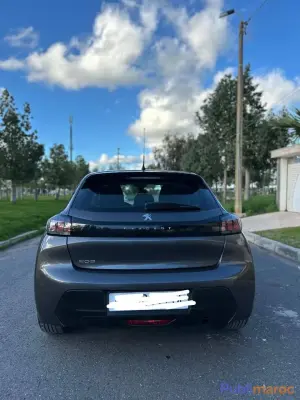 Peugeot 208 Diesel Toutes Options – Première Main (Modèle 2021) photo 5