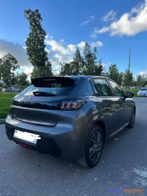 Peugeot 208 Diesel Toutes Options – Première Main (Modèle 2021) photo 6