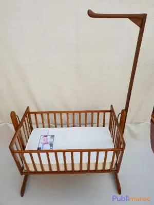 Magnifique lit bébé vintage avec flèche de lit en bois photo 3