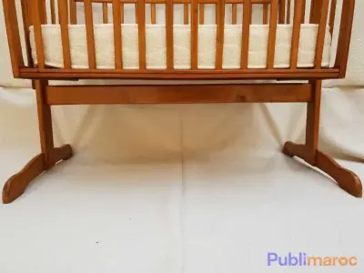 Magnifique lit bébé vintage avec flèche de lit en bois photo 5