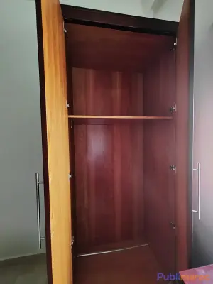 Chambre à coucher complète en bois, armoire, commode, chevets photo 2