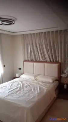 Studio meublé haut standing avec balcon à louer à Casablanca