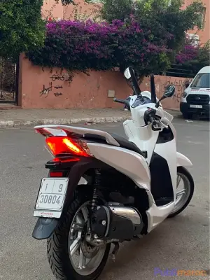 Honda SH 300 Smart  Modèle 2017 photo 2