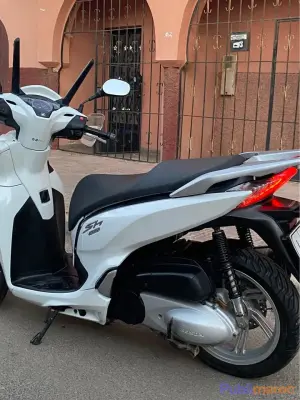 Honda SH 300 Smart  Modèle 2017 photo 3