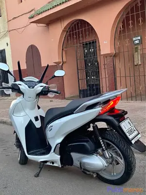 Honda SH 300 Smart  Modèle 2017 photo 4